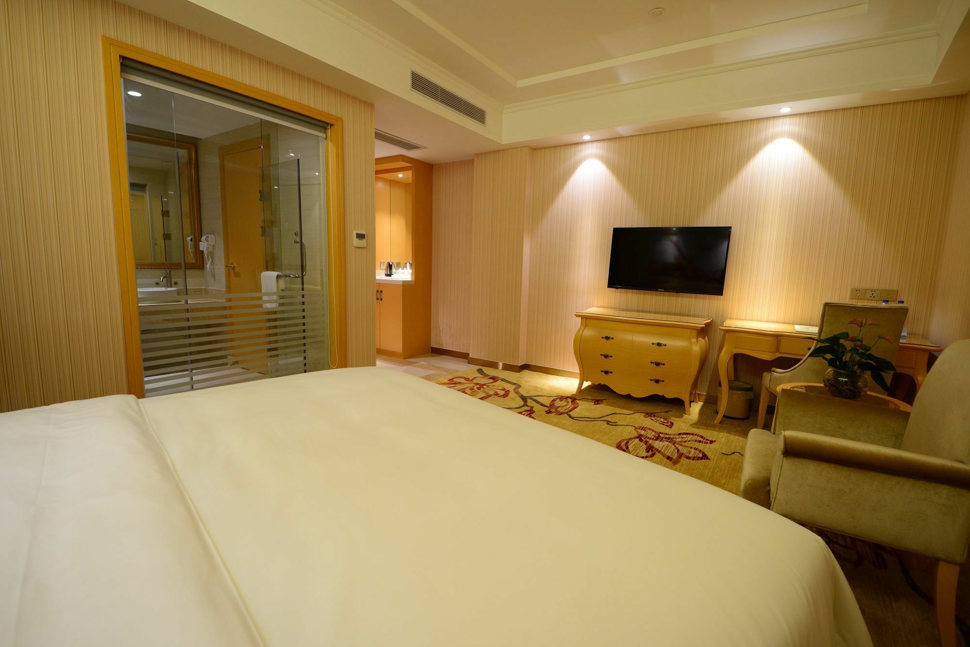 Vienna International Hotel Shajing Heyi Branch Shenzhen Exterior photo