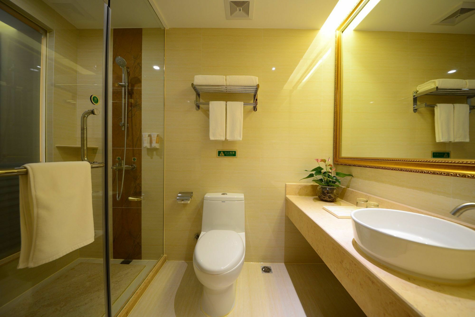 Vienna International Hotel Shajing Heyi Branch Shenzhen Exterior photo